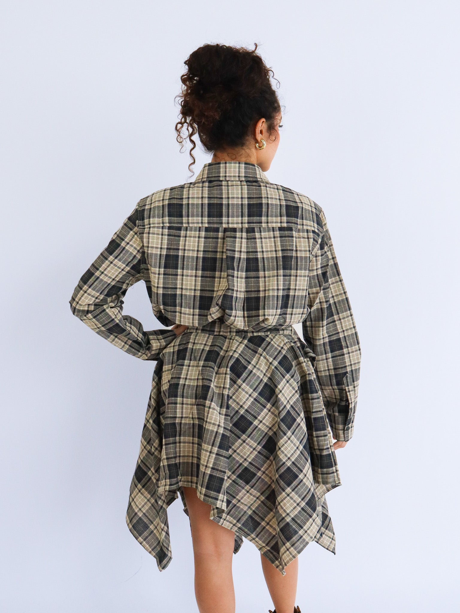 Camicia a quadri dal taglio asimmetrico